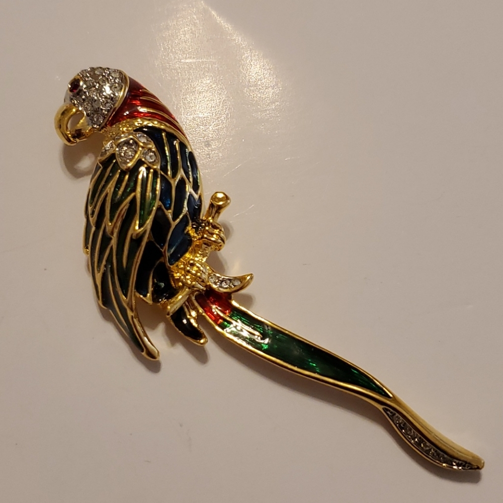 Pin,Parrot,Emameled,great colors,Long,Gold finish